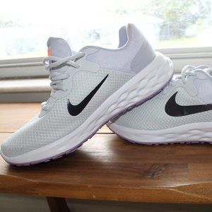 SOLD BRAND NEW Nike Running Sneaker